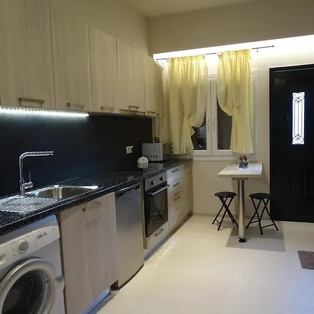Otto House Bennitses Beach Apartment